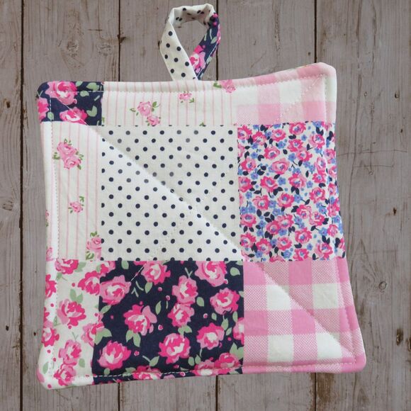 Handmade Potholder Set of 2 Reversible Pink Patchwork and Floral Quilted Hot Pad - Picture 5 of 6